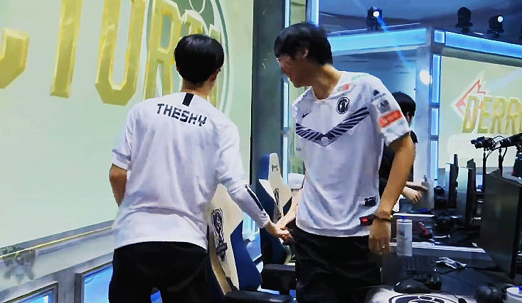 jiuyou-JackeyLove连续十二场比赛得分超过出色发挥，快船不断突破！观众掌声雷动的简单介绍