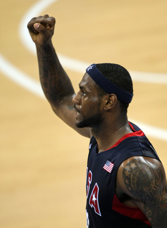 九游体育-西班牙队观众热烈欢呼！，詹姆斯迎来二十赛季出色发挥再创辉煌时刻的简单介绍